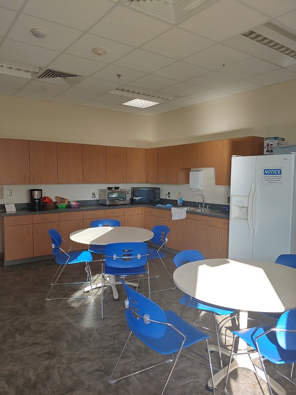 Break Room (Mon-Fri Business hrs ~ 8:00 am to 5:00 pm) 1/2 Day (4 hours) $50 Holds @ 7 people